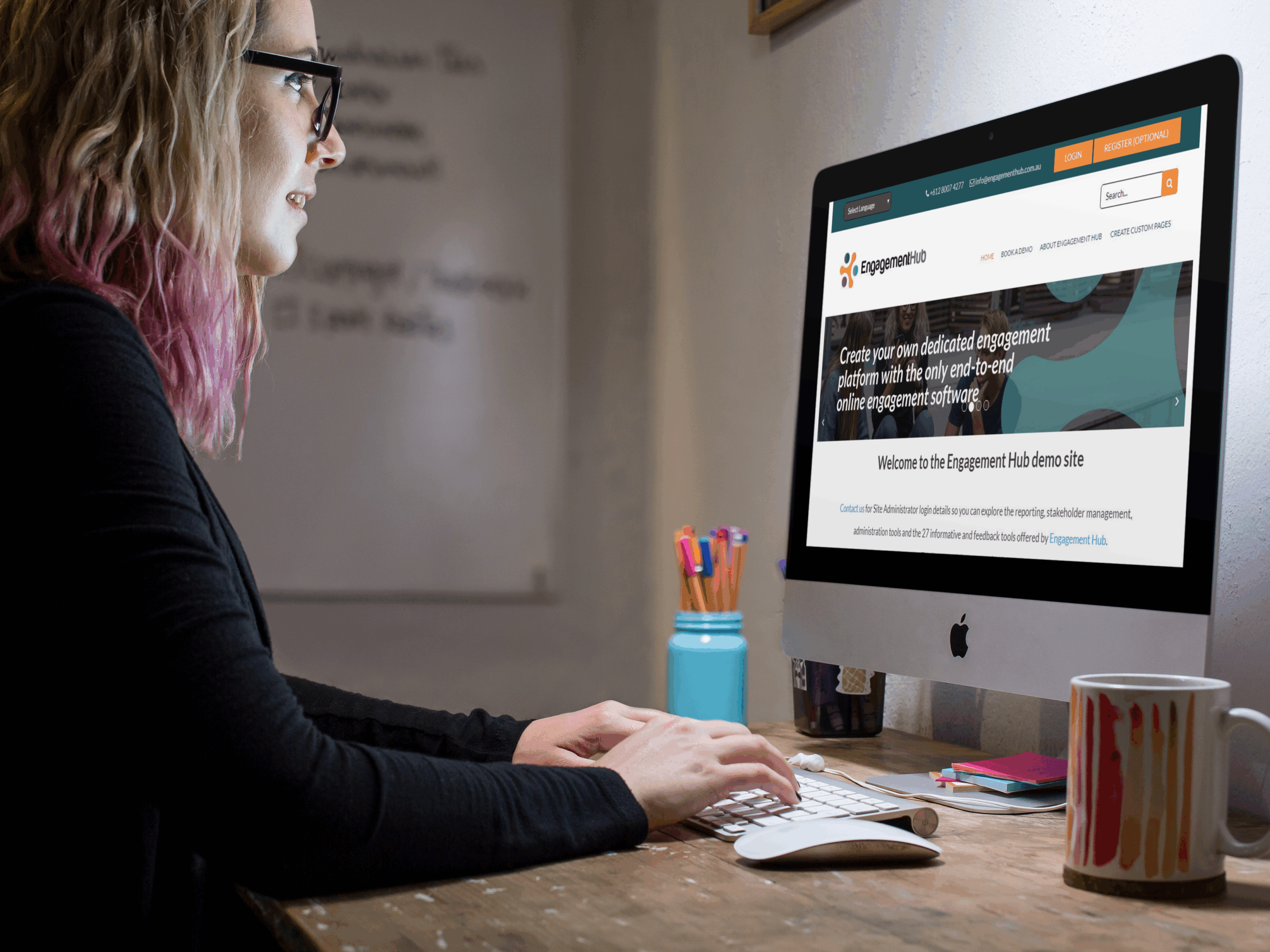 girl-working-in-an-imac-while-wearing-glasses-at-the-office-a16260